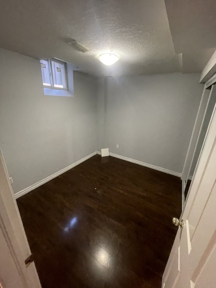 93 Humbershed Crescent - Photo 2 of 8