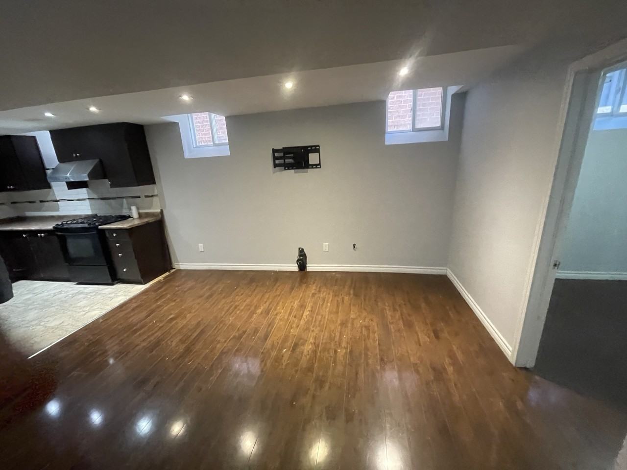 93 Humbershed Crescent - Photo 3 of 8