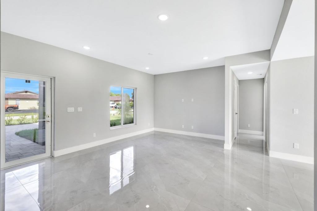 23 Ne 16th Pl - Photo 5 of 17