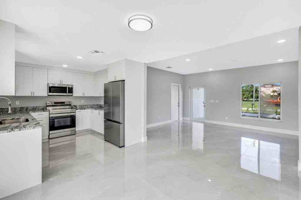 23 Ne 16th Pl - Photo 6 of 17