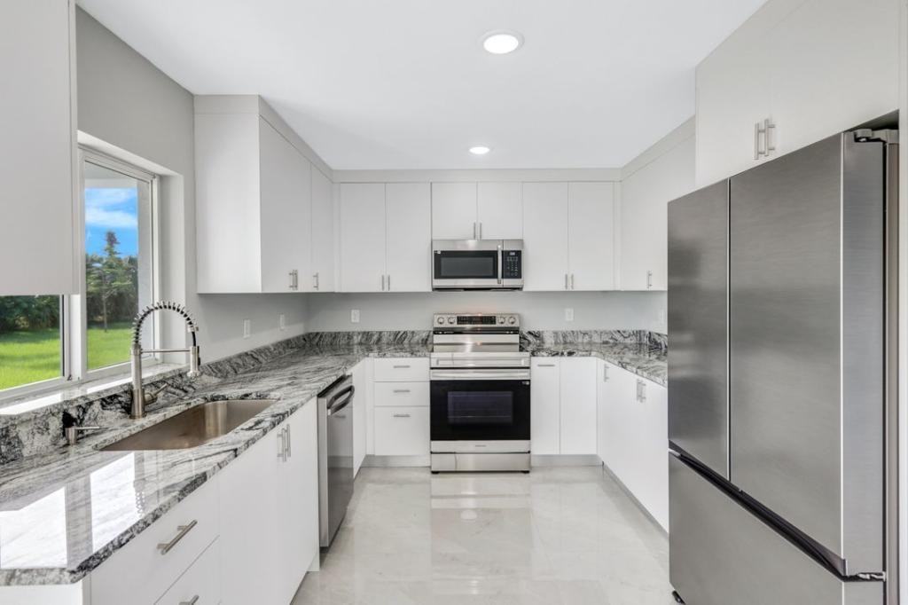 23 Ne 16th Pl - Photo 7 of 17