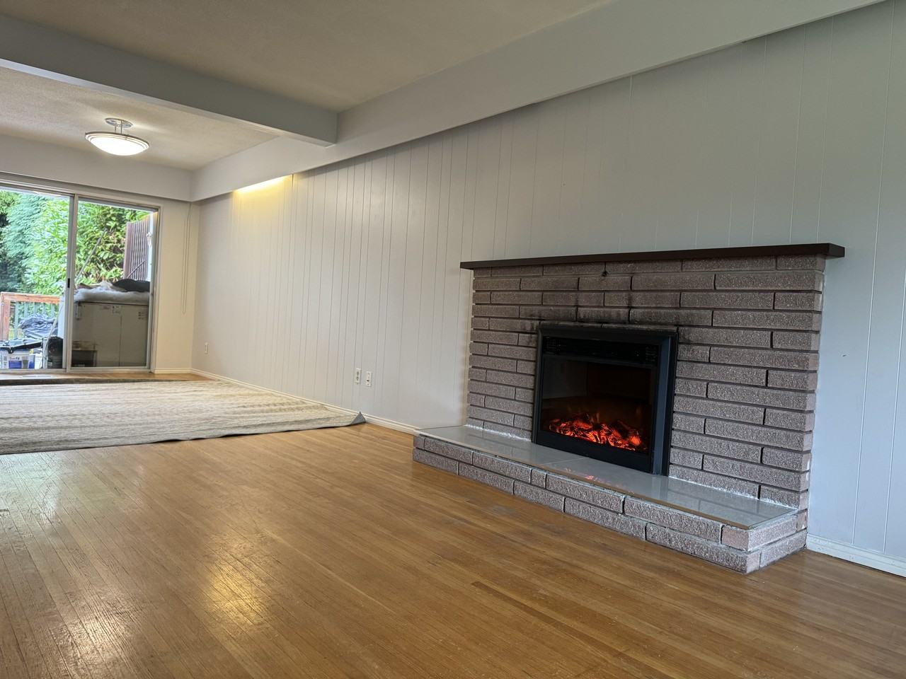 648 14th Street West - Photo 3 of 23