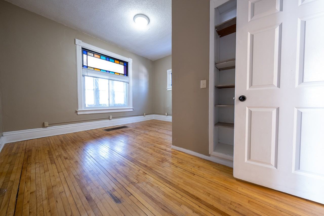 914 Lawson Ave E #1 - Photo 3 of 20