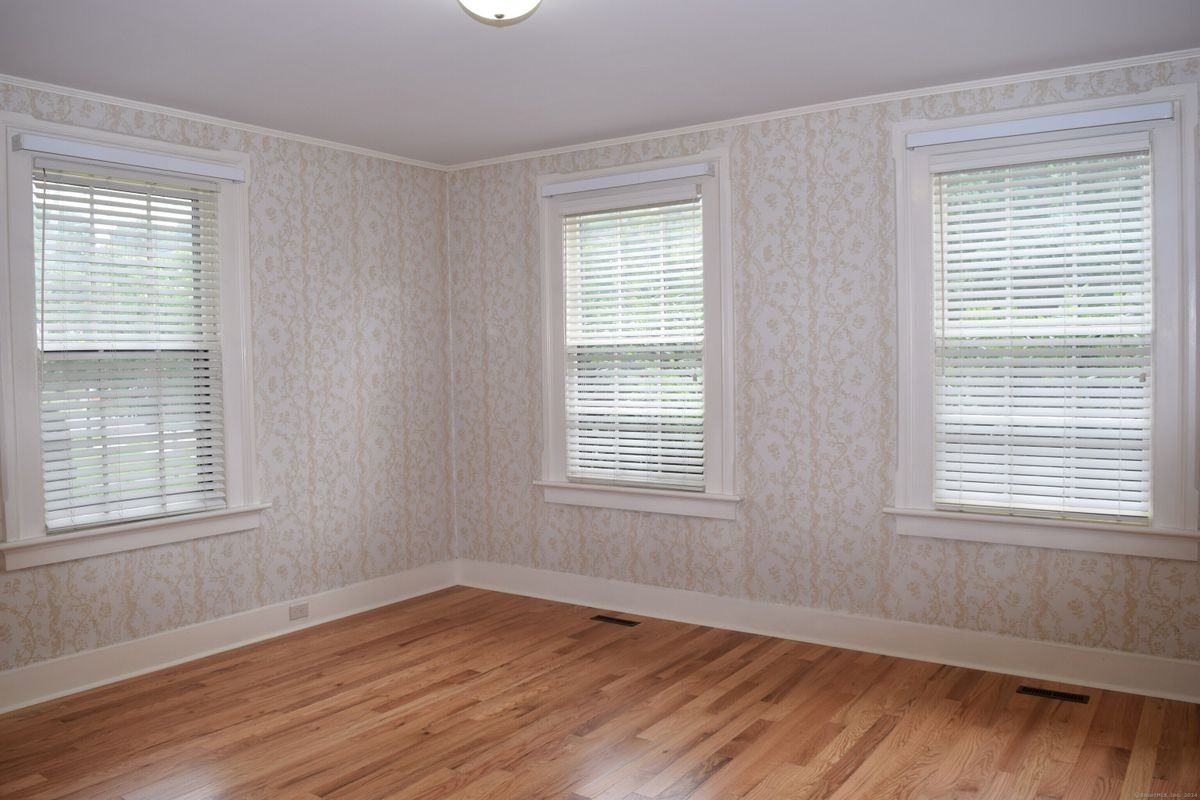 224 Main St S - Photo 3 of 10