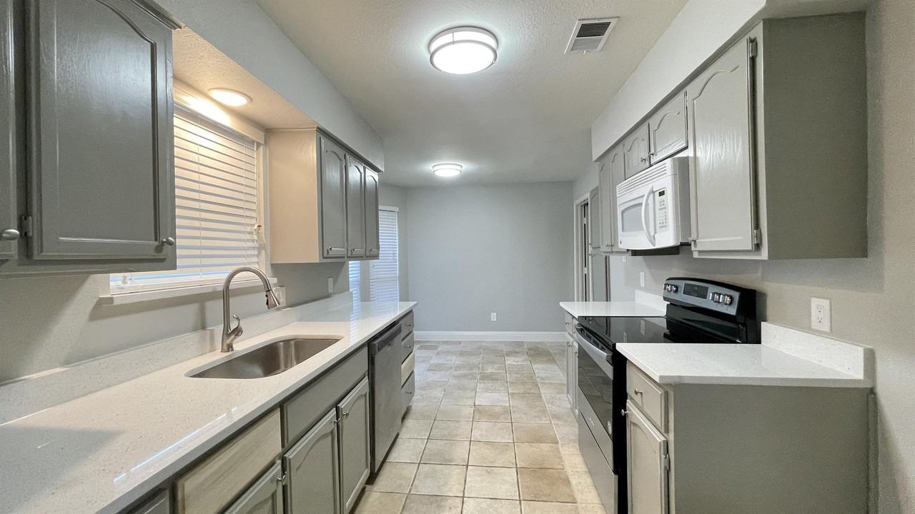 2217 Roman Ct - Photo 3 of 26