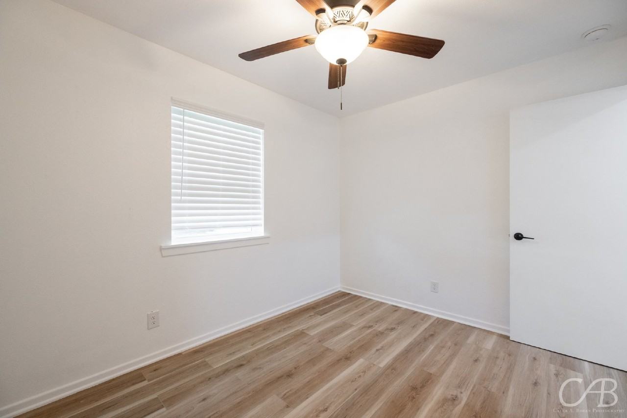 2217 Bel Air Dr - Photo 3 of 30