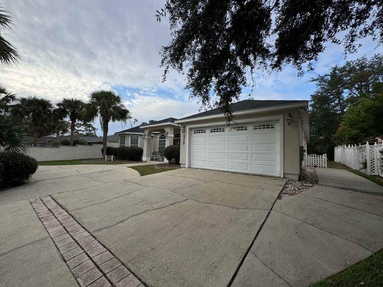 225 Marlin Cir - Photo 2 of 35