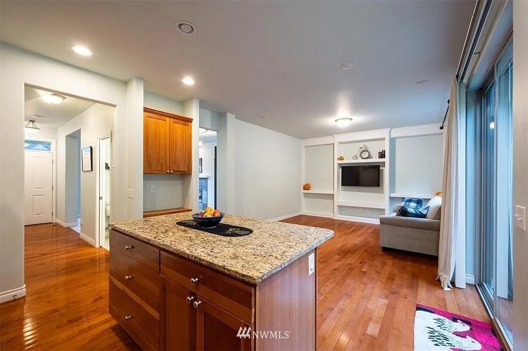 1214 Birch St - Photo 6 of 33