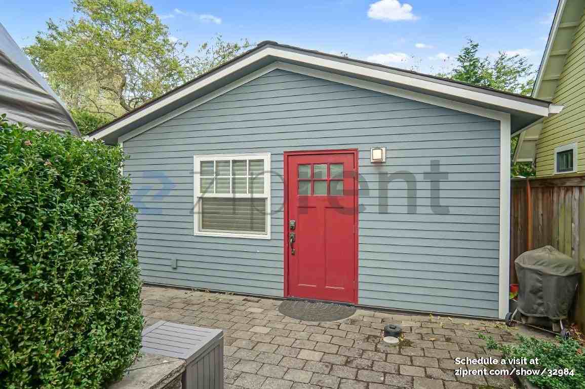 1610 Warren Ave N #B - Photo 2 of 18