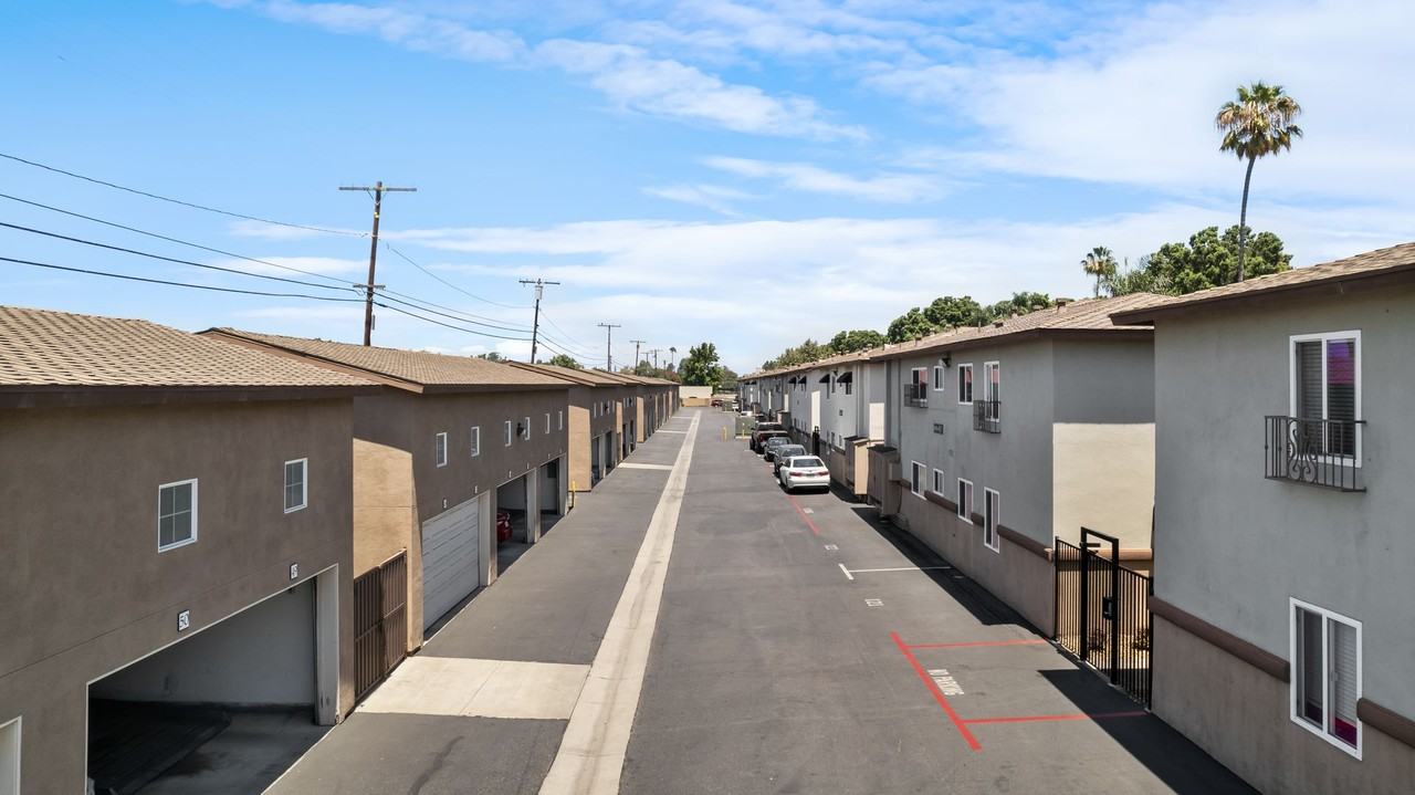 Lakewood Manor Apartment Homes - Photo 7 of 50