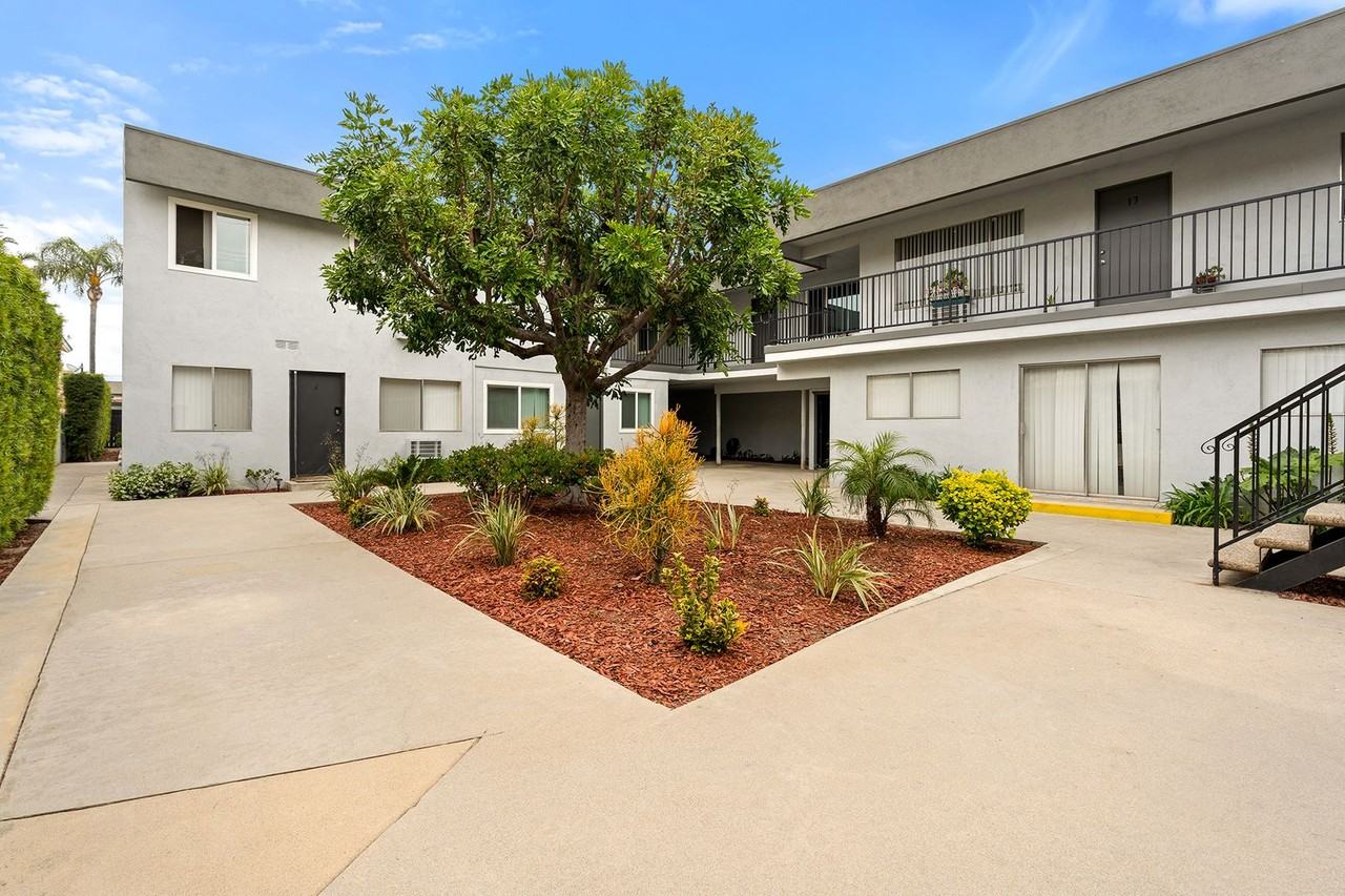 Downey Court Apartments - Photo 6 of 23