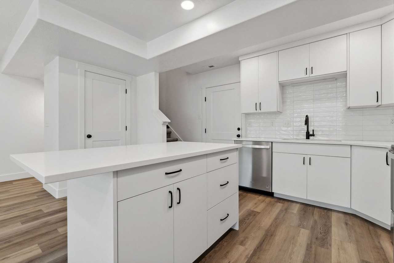 Madison Towns on 40th - Photo 2 of 50