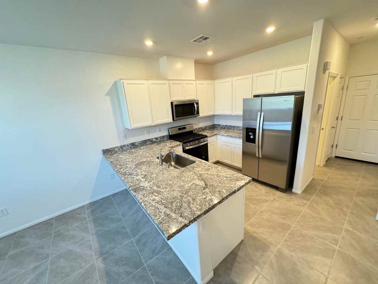 657 Bellus Pl - Photo 7 of 27