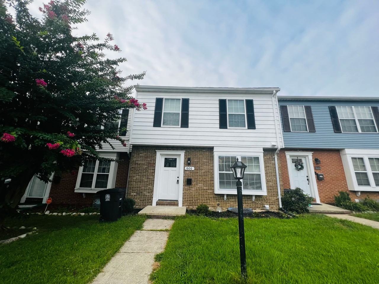 1606 Forest Park Dr - Photo 2 of 27