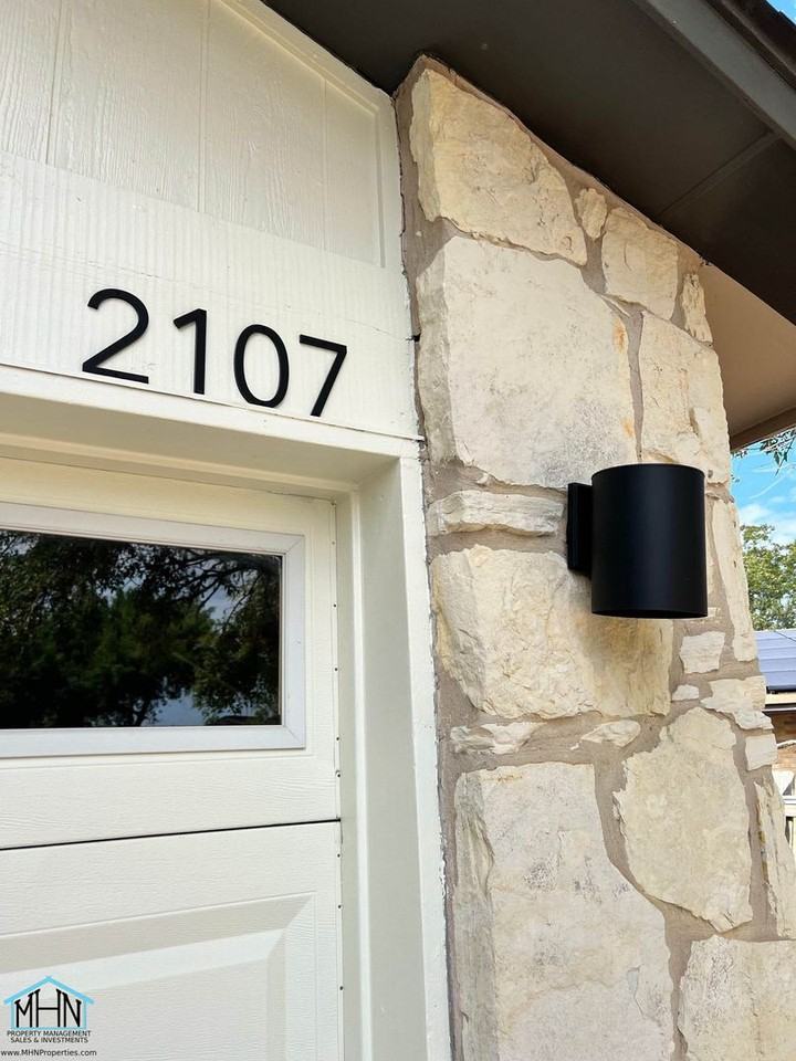 2107 Centerville Dr - Photo 2 of 22