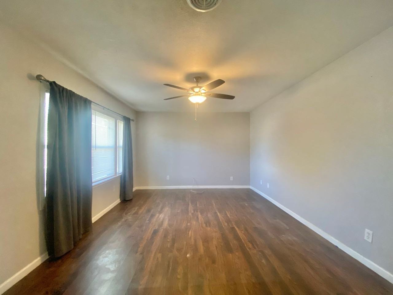 1909 20th St - Photo 2 of 23