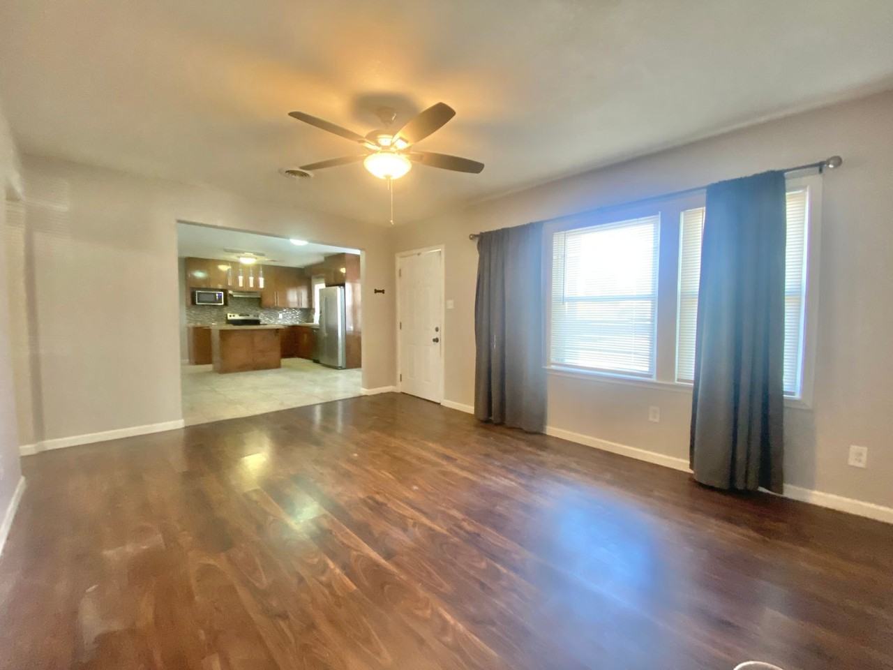 1909 20th St - Photo 3 of 23