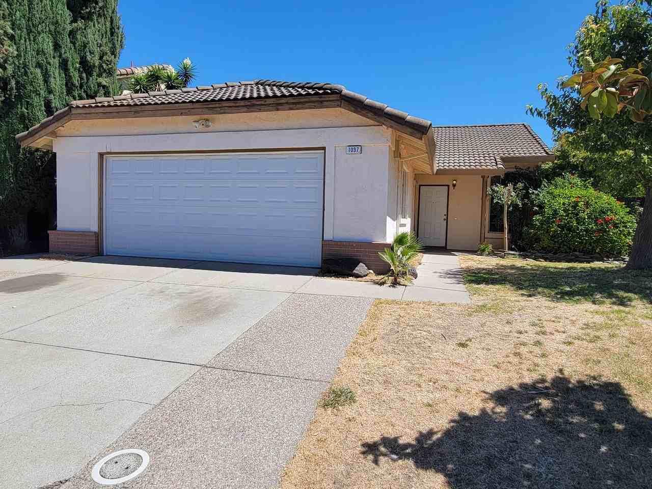 1037 Klemeyer Cir - Photo 2 of 30