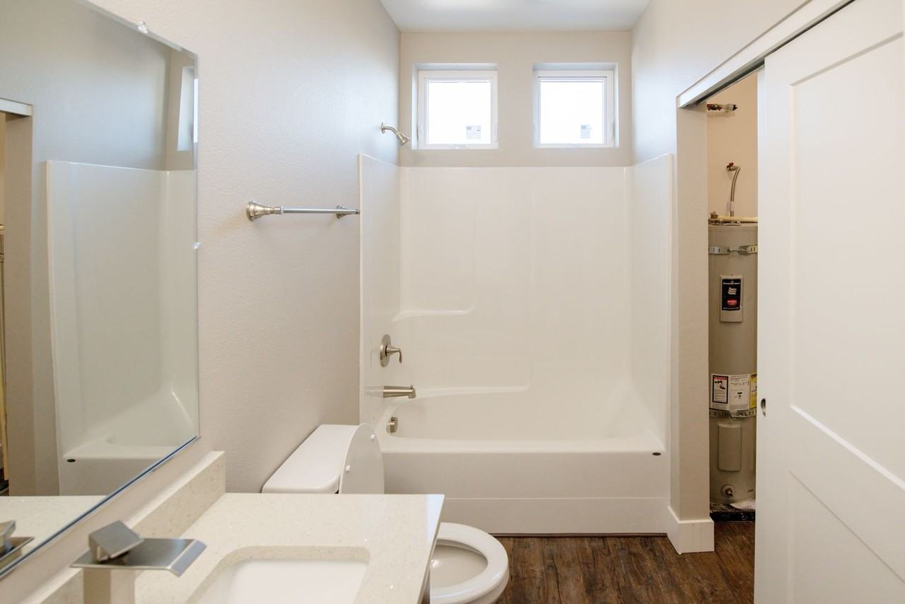 2385 Fairgrounds Rd NE - Photo 6 of 50