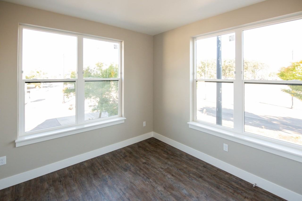 2385 Fairgrounds Rd NE - Photo 7 of 50