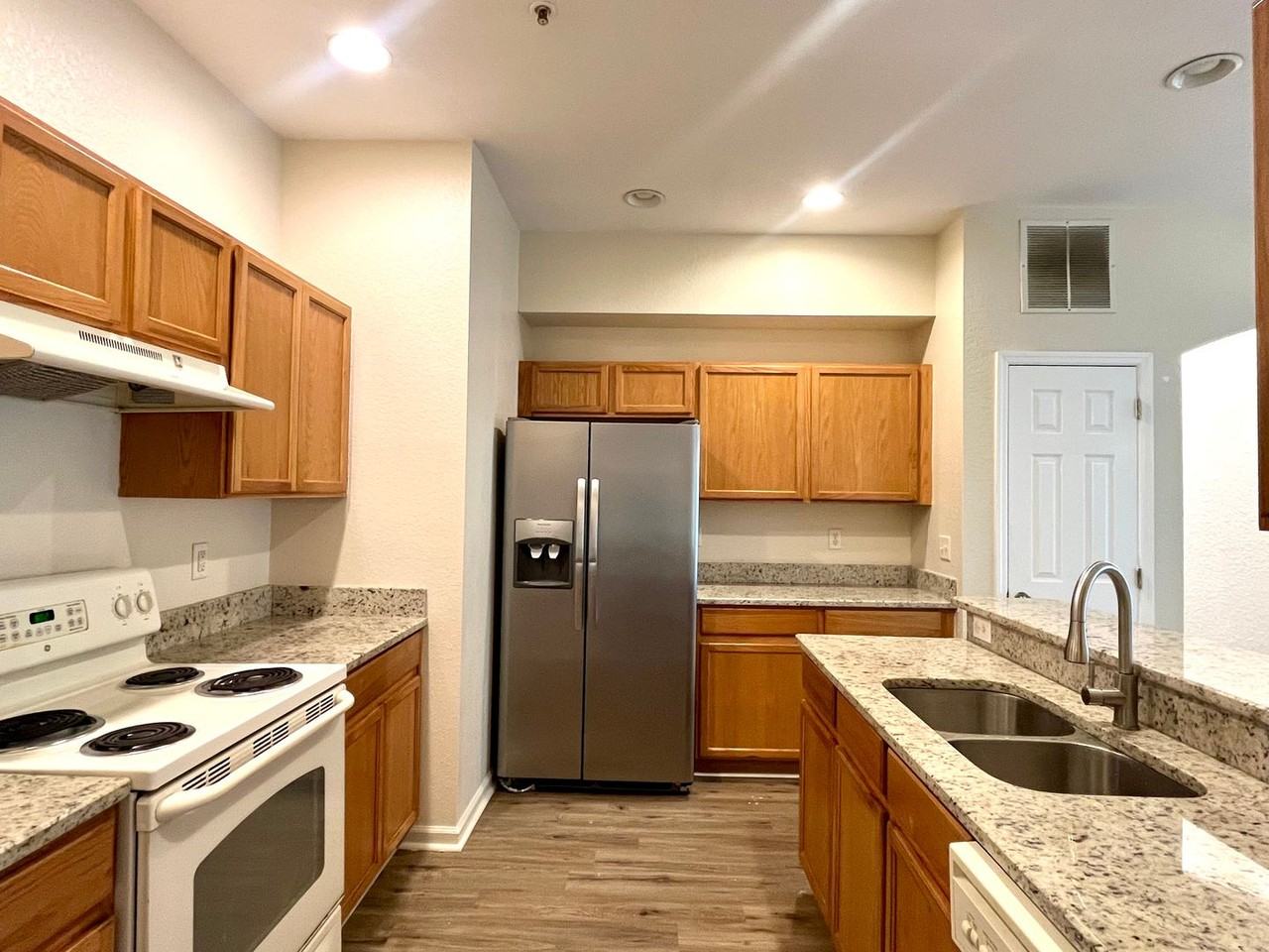 2950 Ashland Ln S - Photo 7 of 26