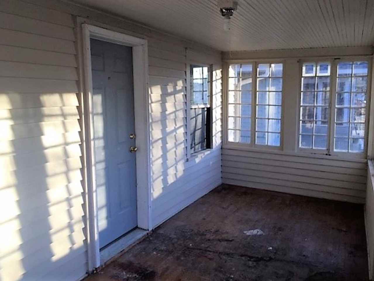 409 E 5th St - Photo 3 of 9