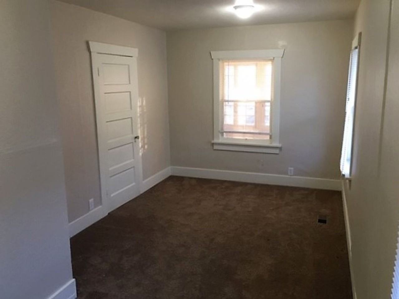 409 E 5th St - Photo 4 of 9