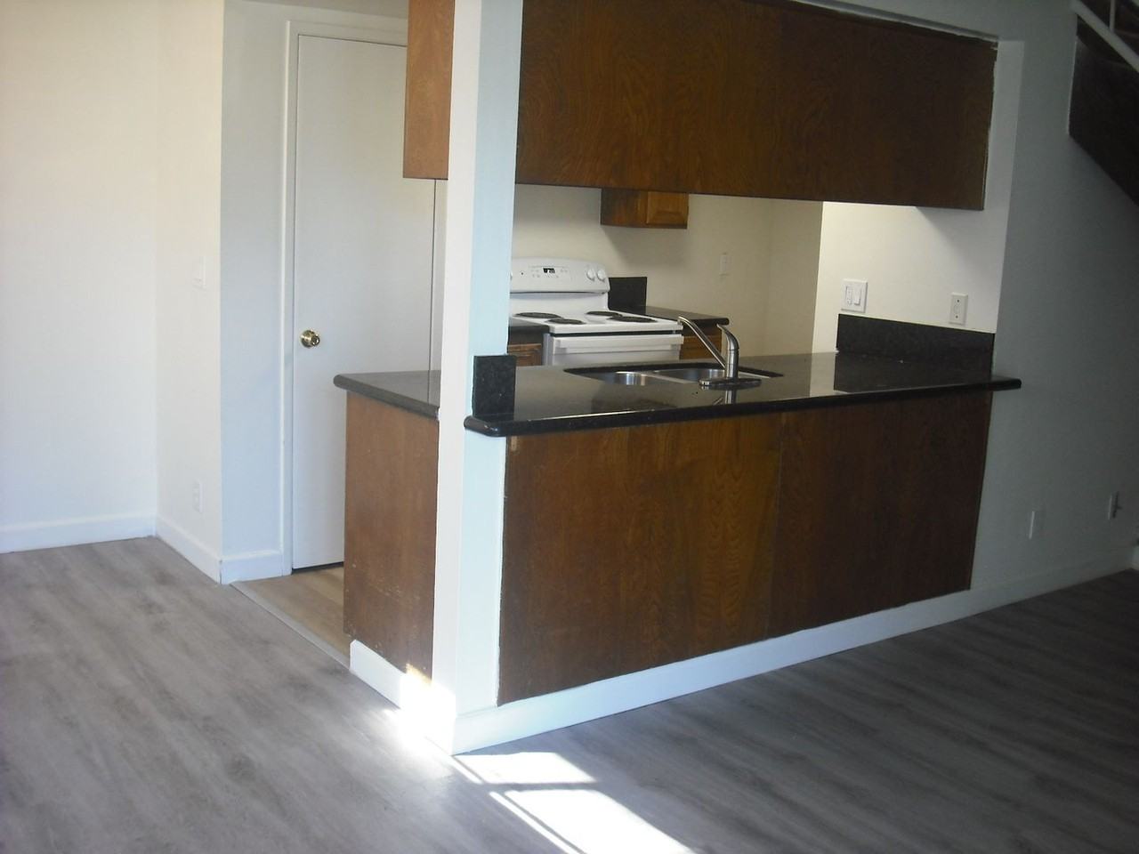 766 W Hemlock St - Photo 3 of 8