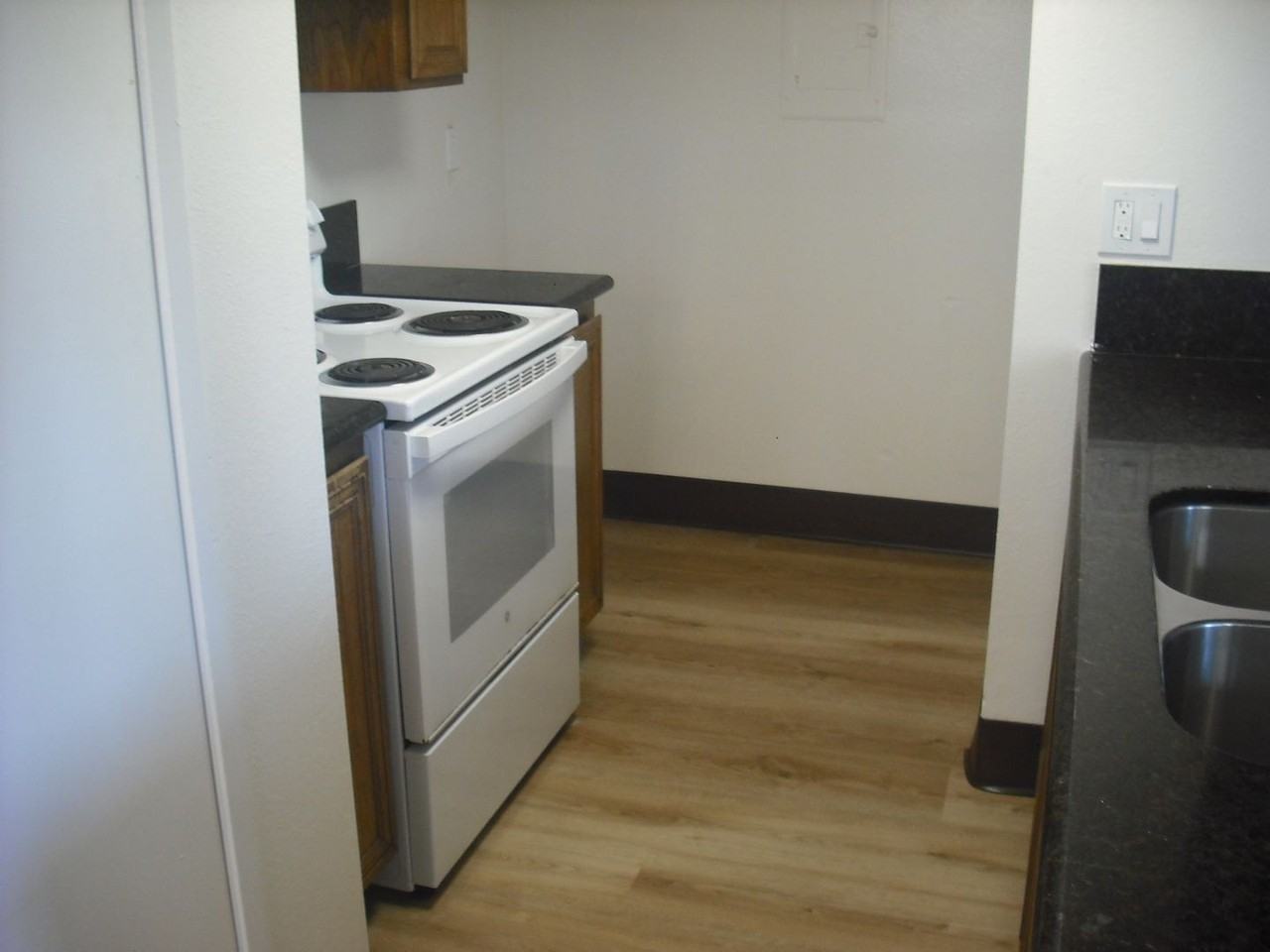 766 W Hemlock St - Photo 5 of 8