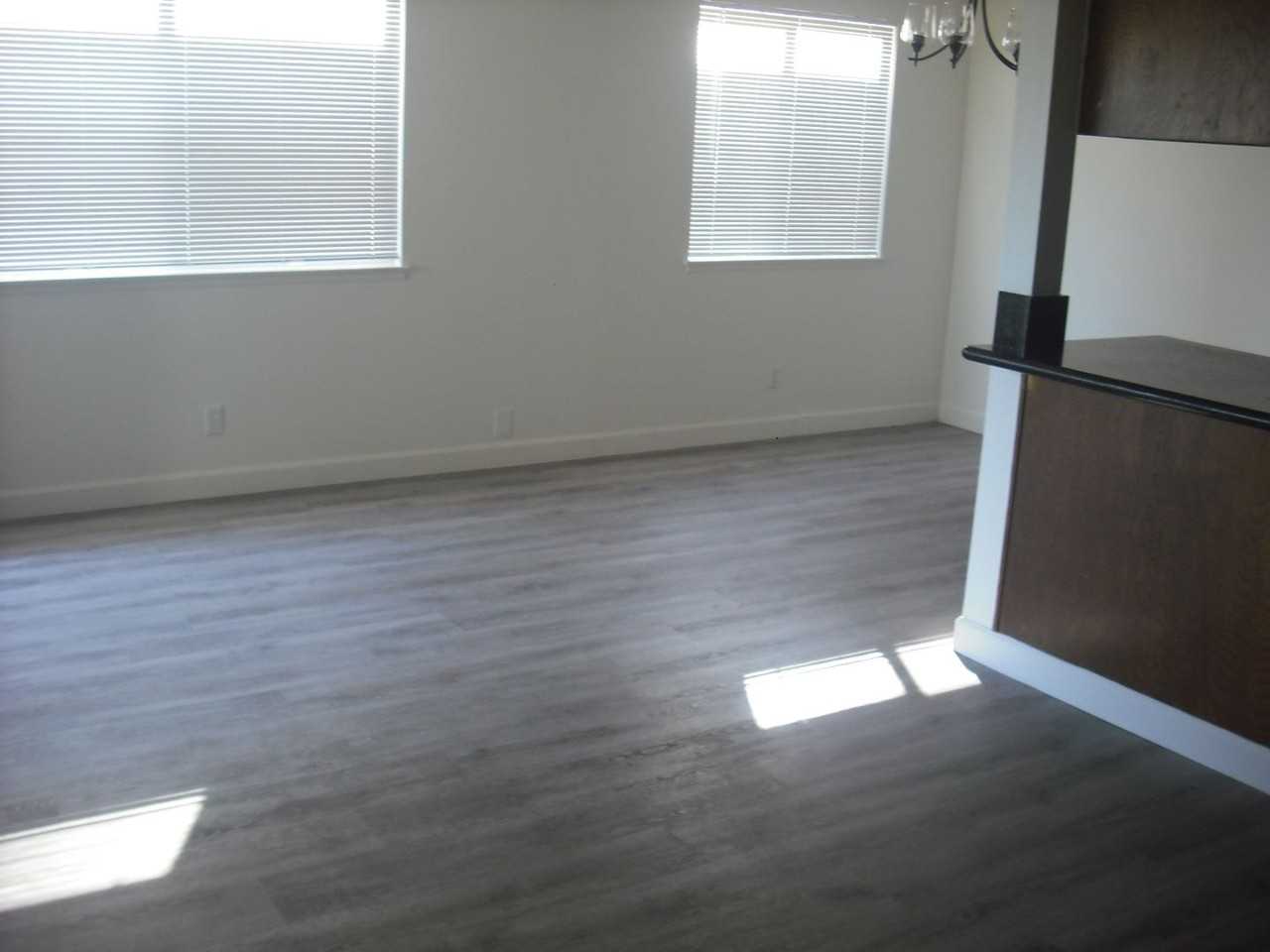 766 W Hemlock St - Photo 7 of 8