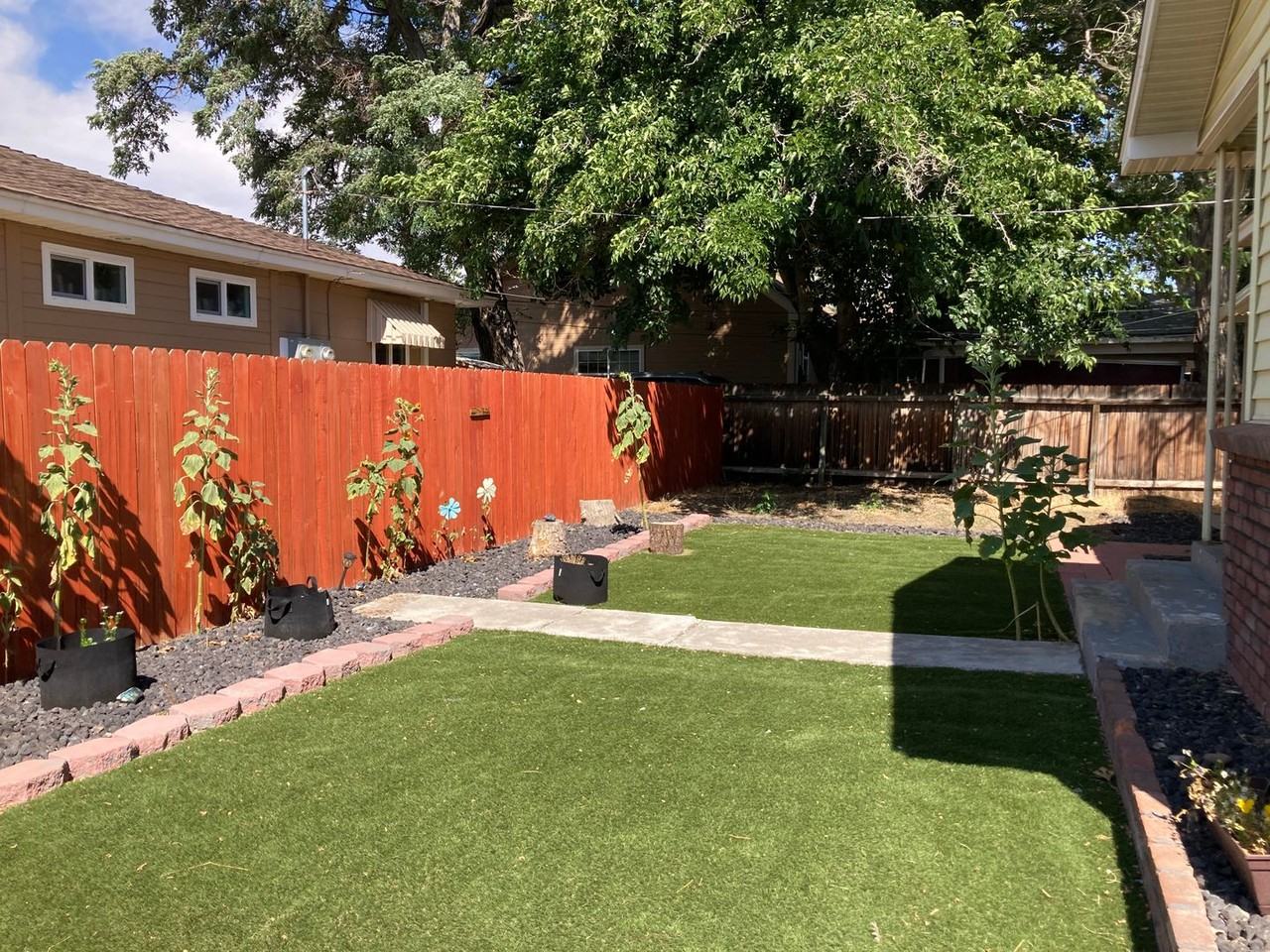 1937 1/2 H St - Photo 2 of 13