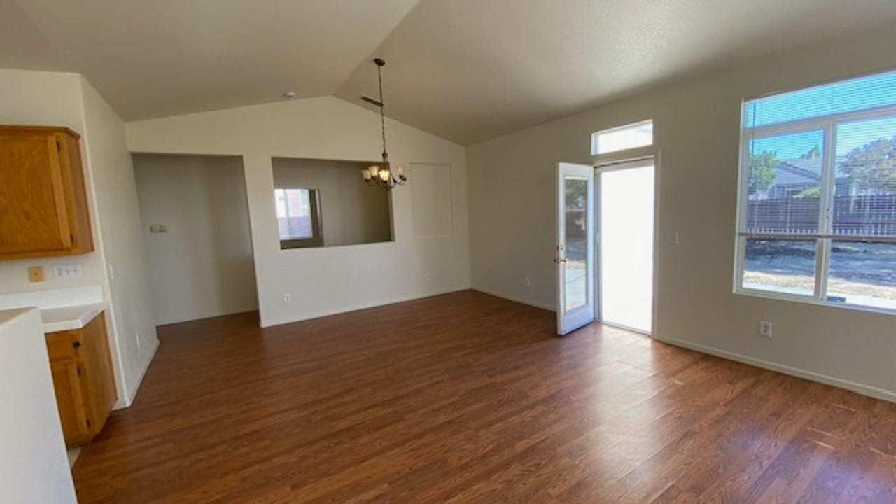 566 Stewart Way - Photo 4 of 29