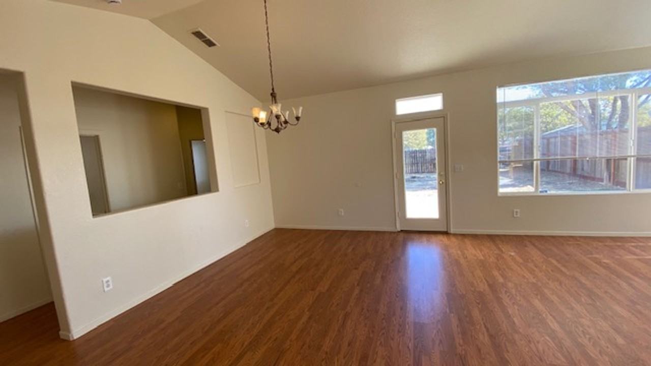 566 Stewart Way - Photo 5 of 29