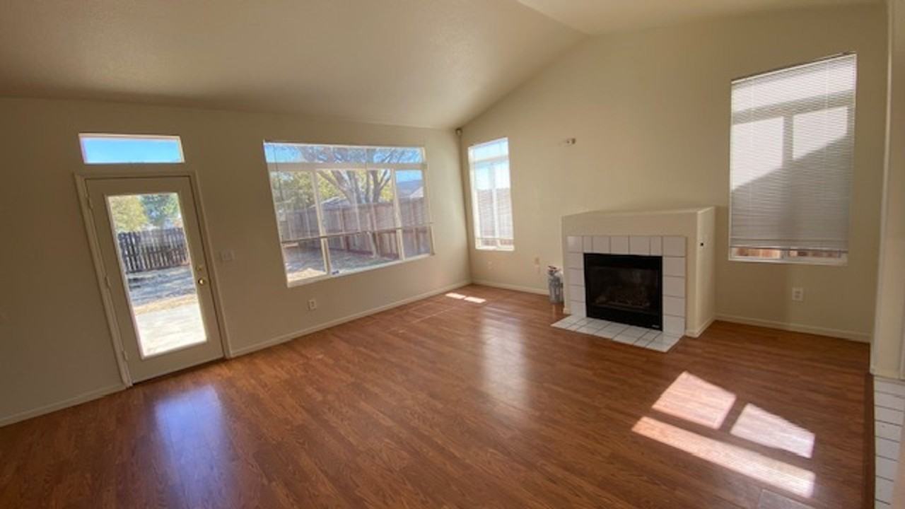 566 Stewart Way - Photo 6 of 29