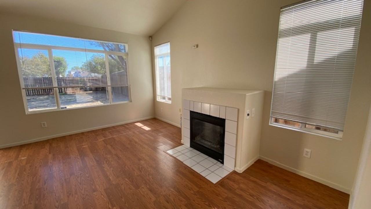 566 Stewart Way - Photo 7 of 29