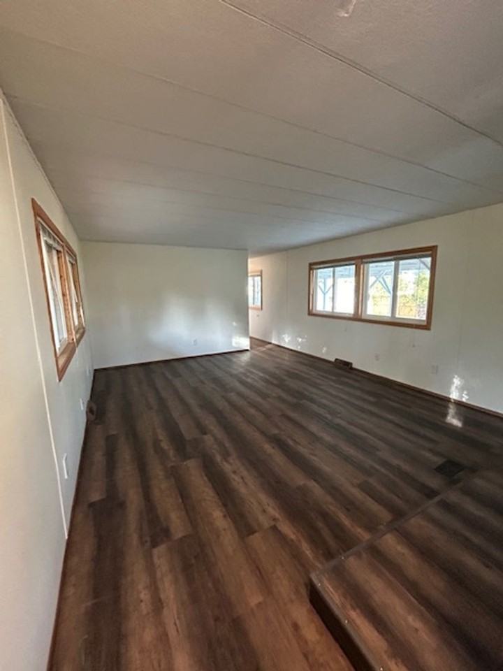 320 Doran Ln - Photo 7 of 21