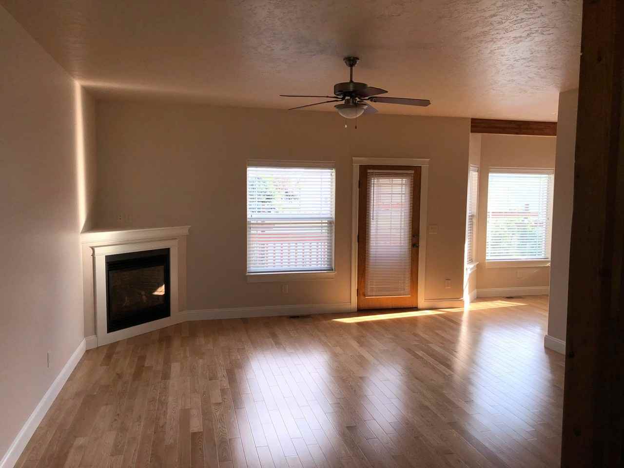 86 Silverberry St - Photo 3 of 14