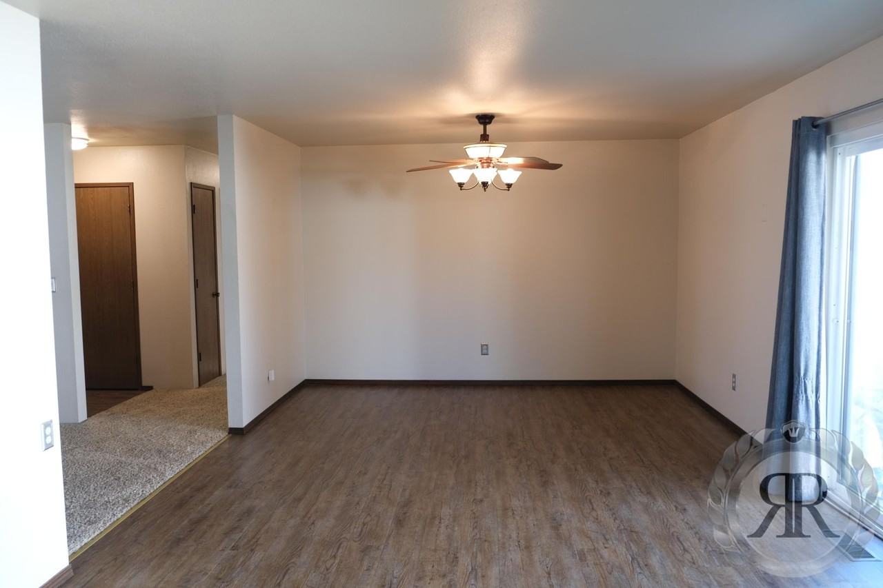 204 S 75th Pl - Photo 4 of 22