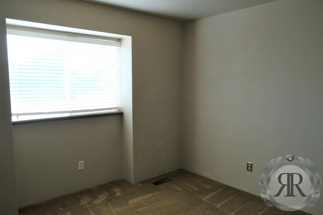 204 S 75th Pl - Photo 6 of 22