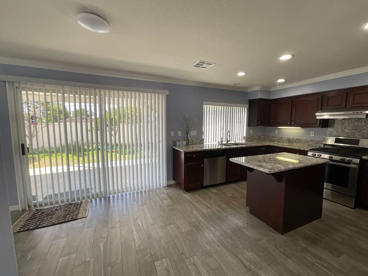 8536 Miami Ave - Photo 3 of 32