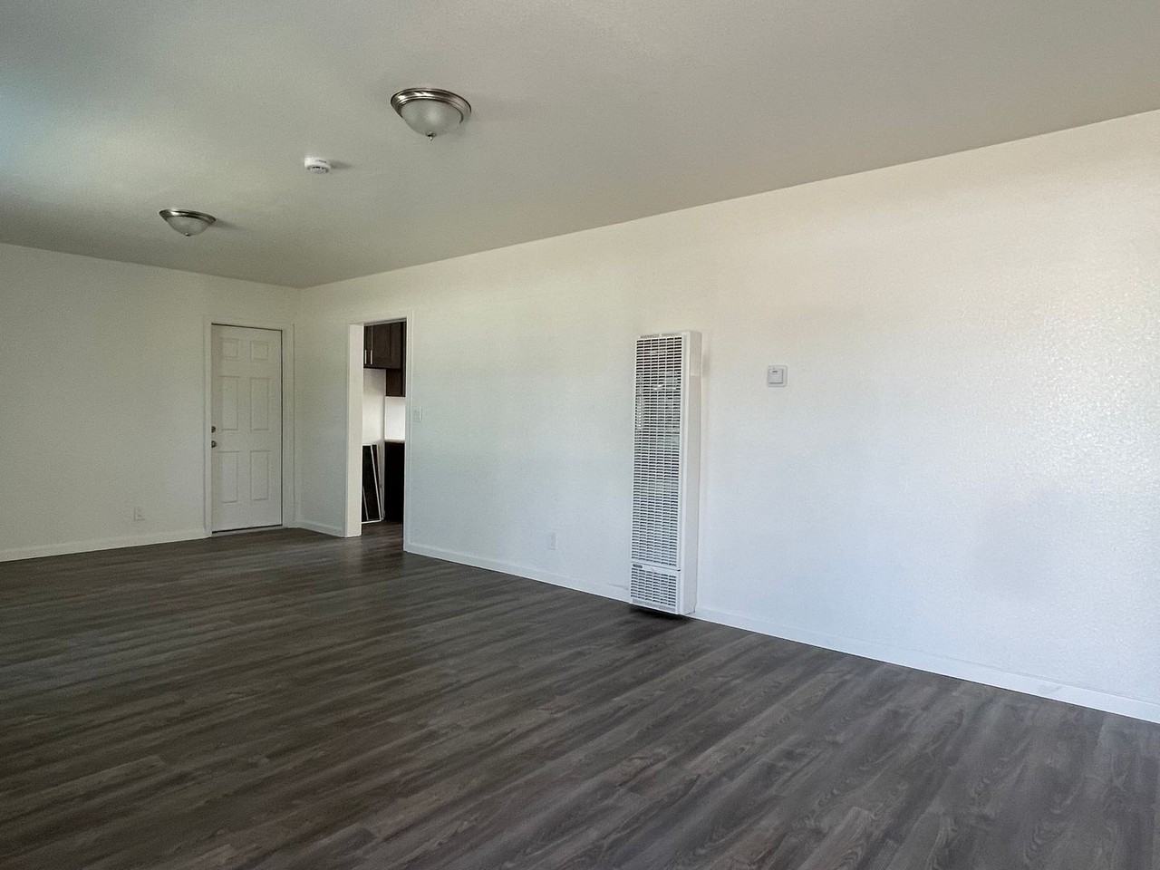210 E Walnut Ave - Photo 2 of 10