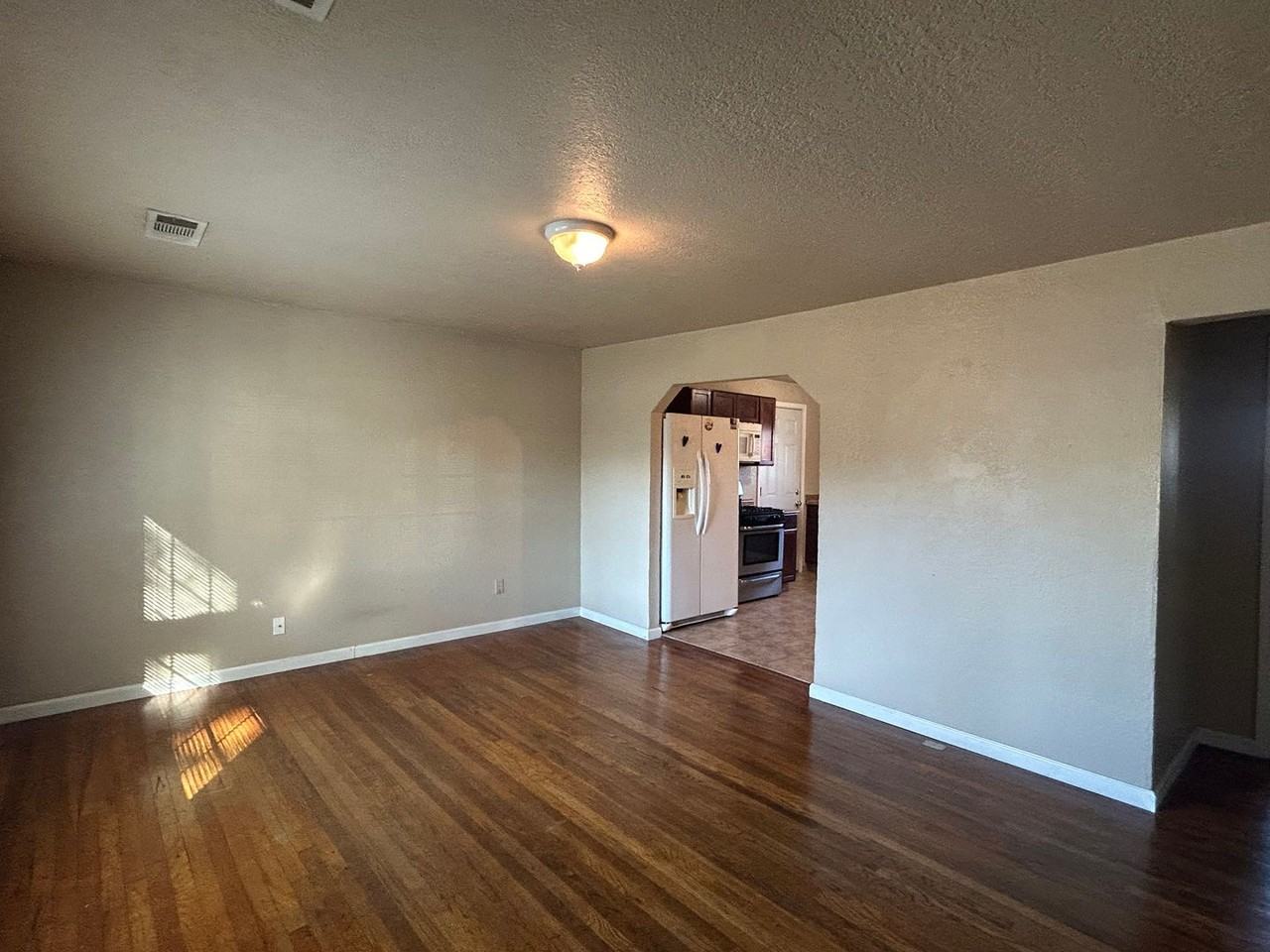 806 Butte St - Photo 2 of 13