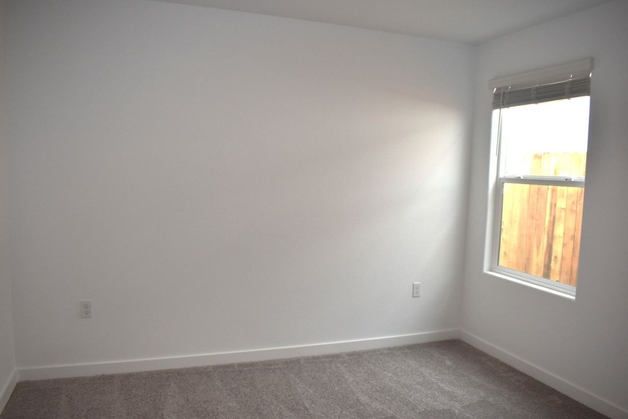 7472 Stellar Way - Photo 5 of 17