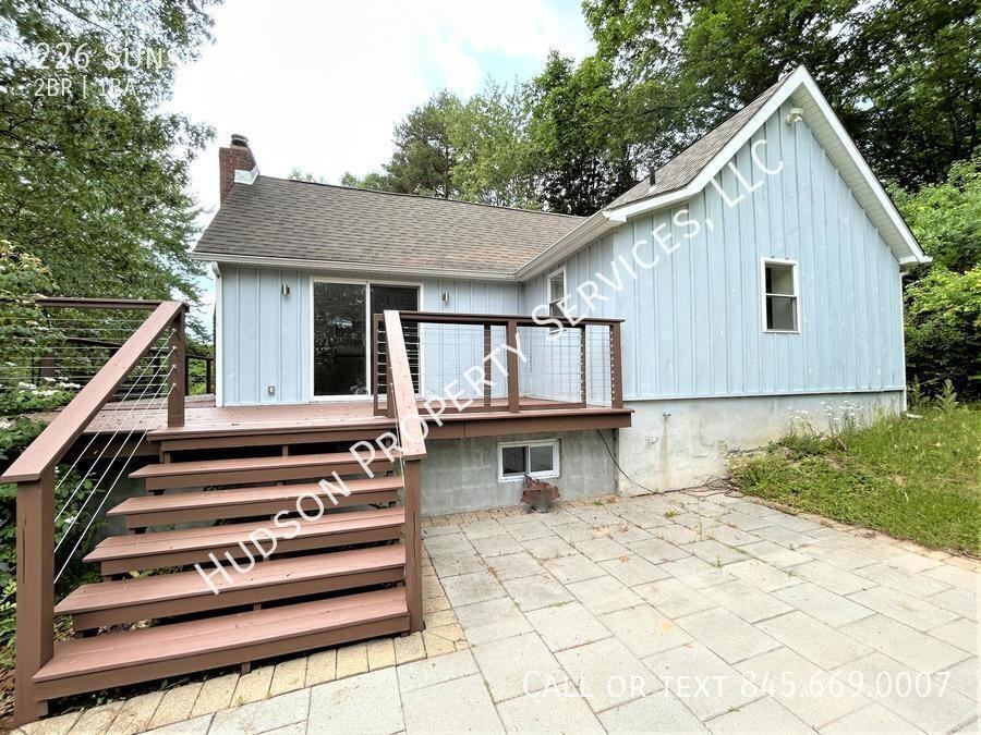 226 Sunset Dr - Photo 2 of 15