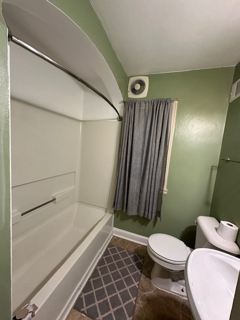 405 South Hine Avenue - Photo 3 of 6