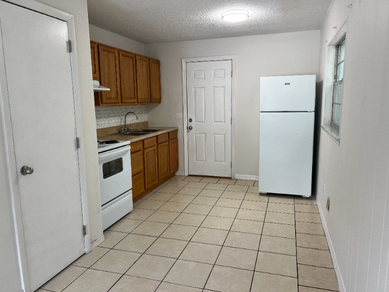 467 Connecticut Ave #B - Photo 3 of 11