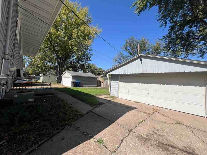 5013 47th Ave - Photo 3 of 14