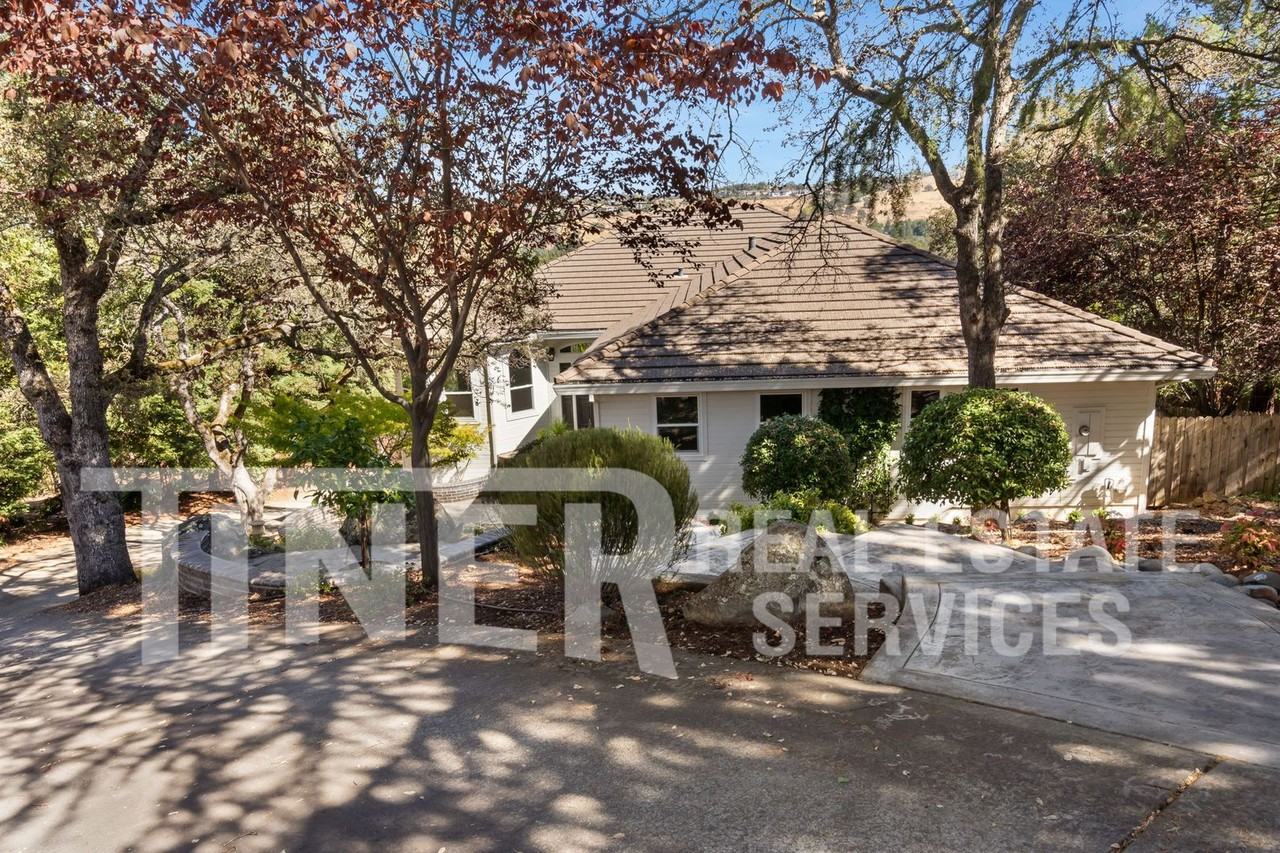 1873 Sapphire Way - Photo 2 of 38