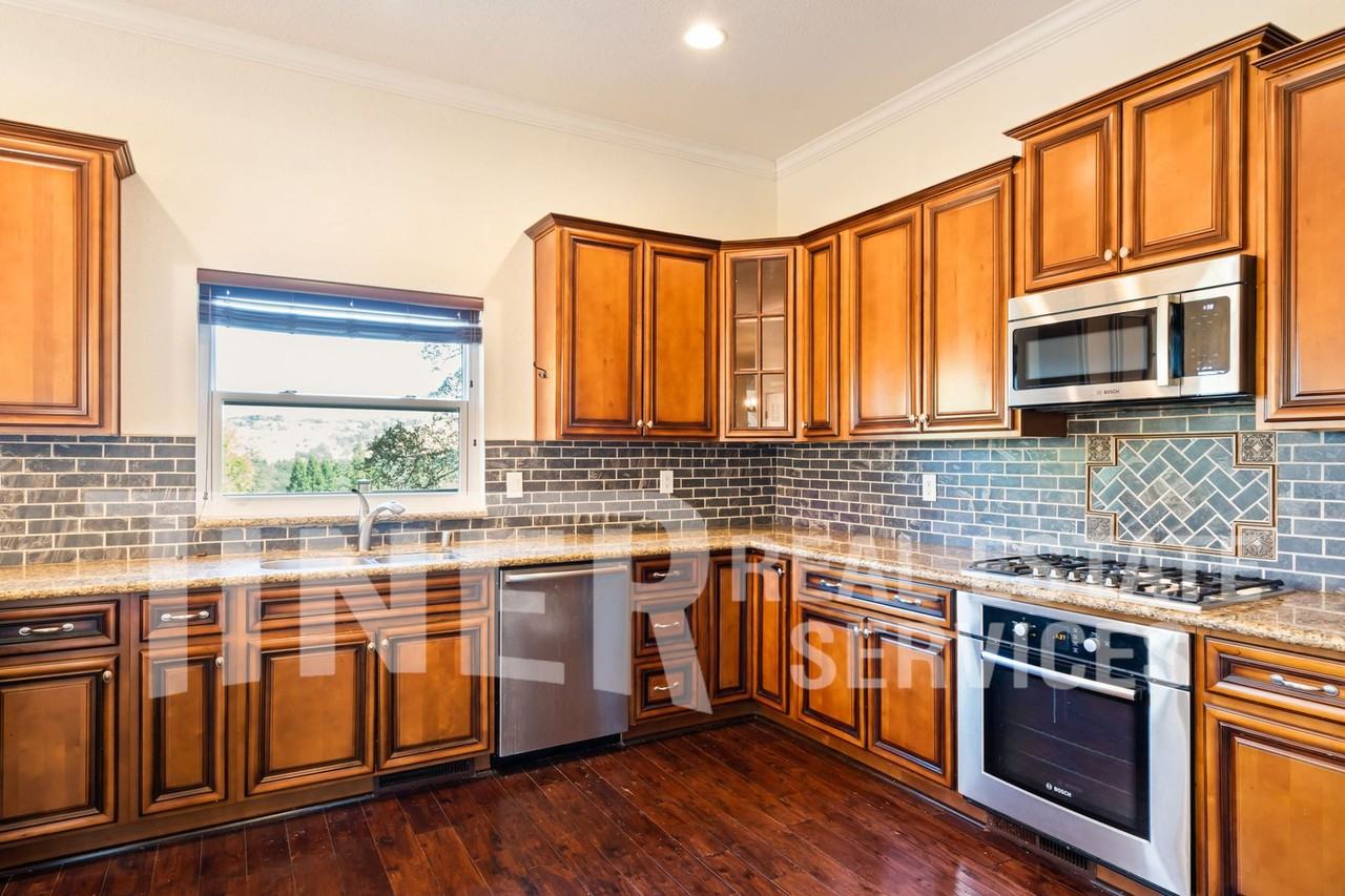 1873 Sapphire Way - Photo 3 of 38