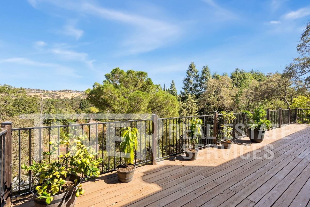 1873 Sapphire Way - Photo 4 of 38